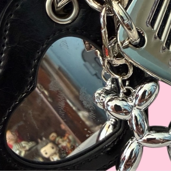 NWT VINTAGE STYLE JEANS HANDBAG WITH DETACHABLE ADJUSTABLE STRAP & BAG CHARMS - Picture 5 of 12